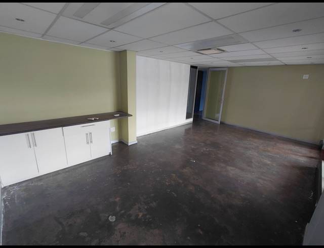 344M² OFFICE TO LET IN MAGALIESSIG